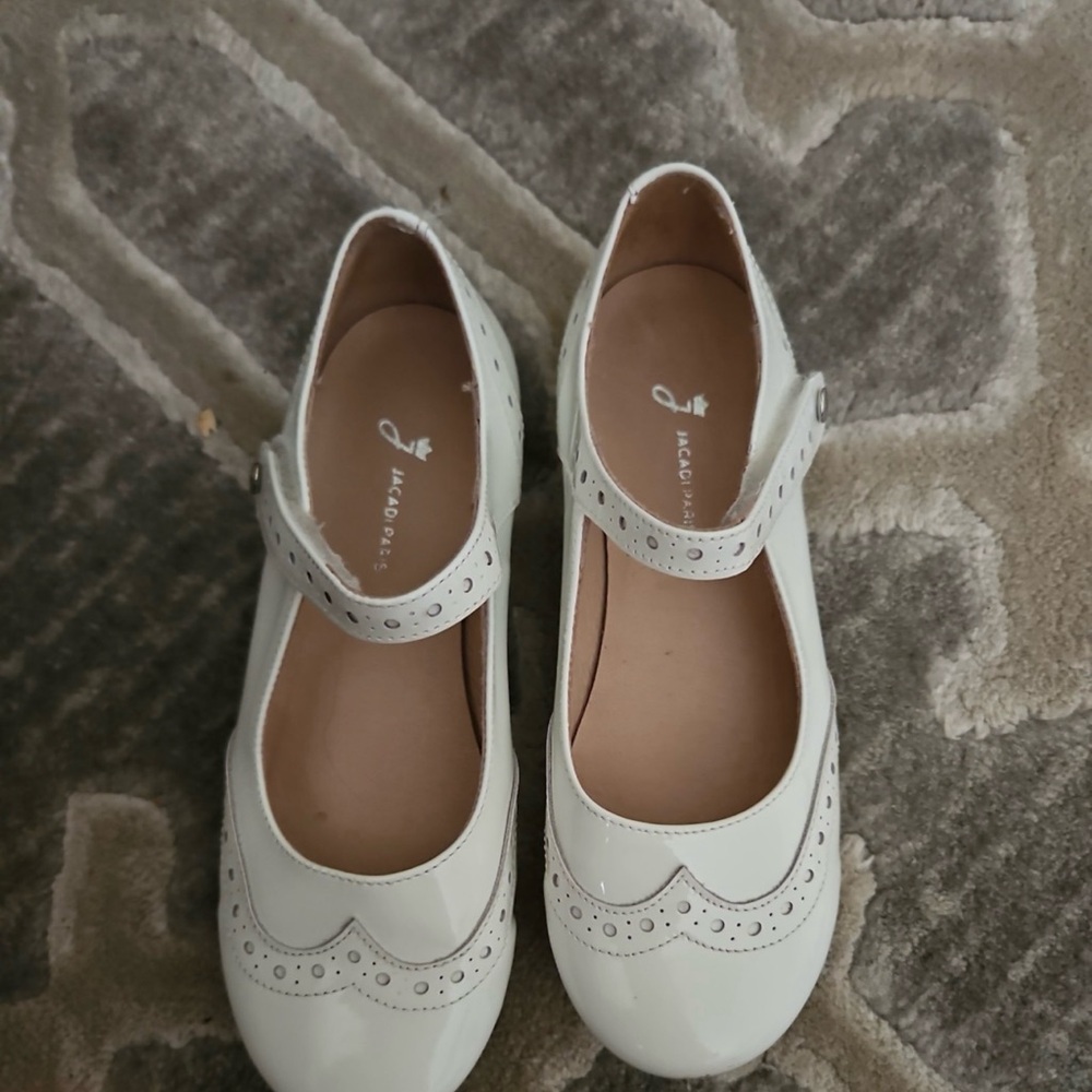 Jacadi Girl’s Flat Shoes~ size 30~ White~ Very lightly Used